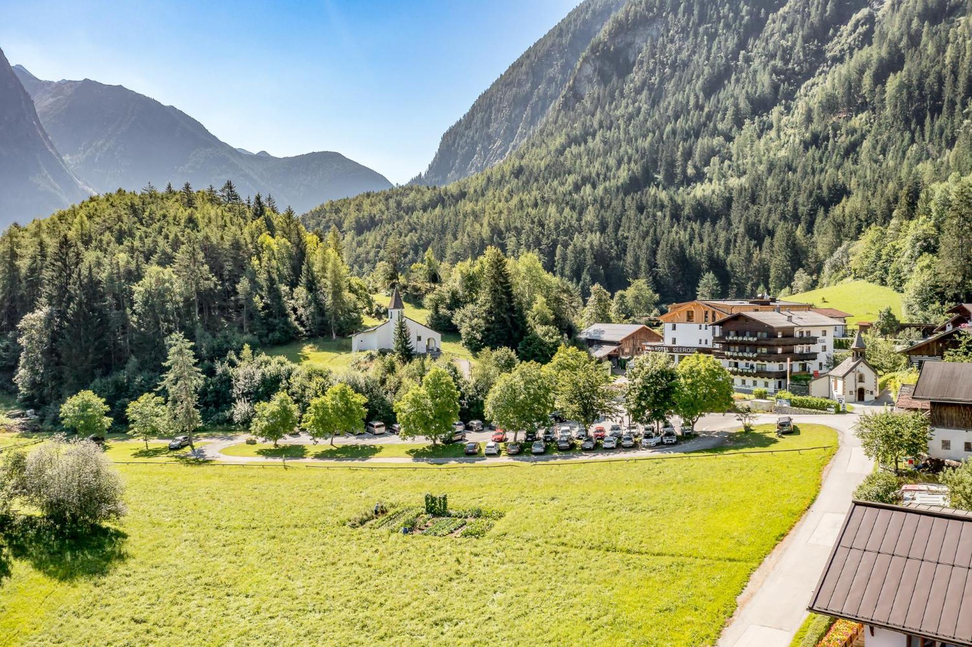 Seehueter'S Hotel Seerose Oetz Exteriör bild